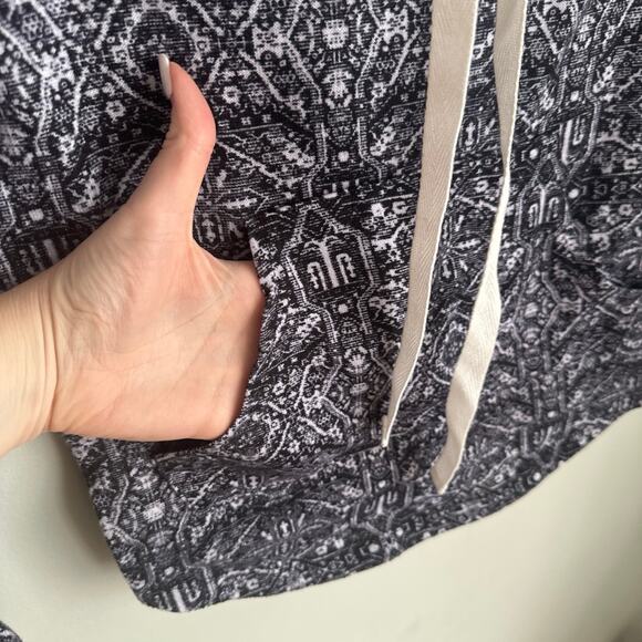 Ultra Flirt Women’s size small black/white Cowl Neck Drawstring Sweater - Picture 5 of 7